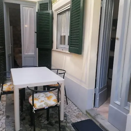 La Casina Giramondo Di Ele Viareggio