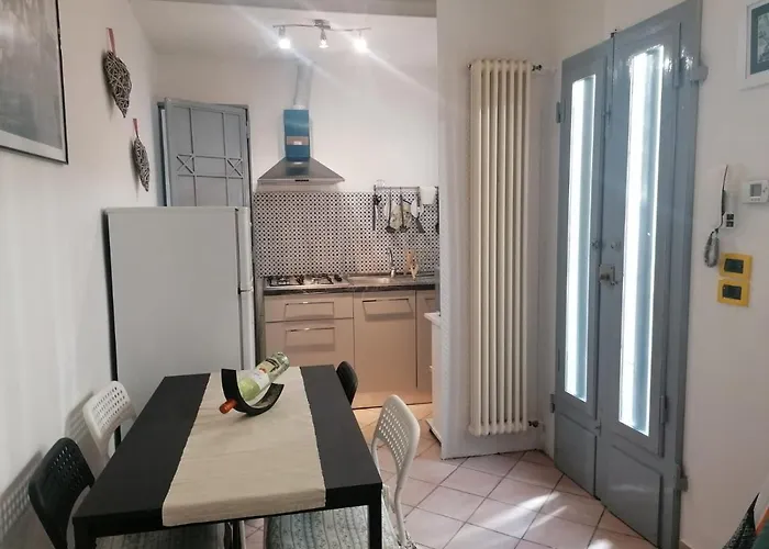 La Casina Giramondo Di Ele * В'яреджо