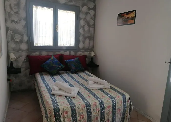 La Casina Giramondo Di Ele * В'яреджо